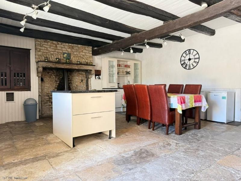 Maison - 240 m² - 9 pièces