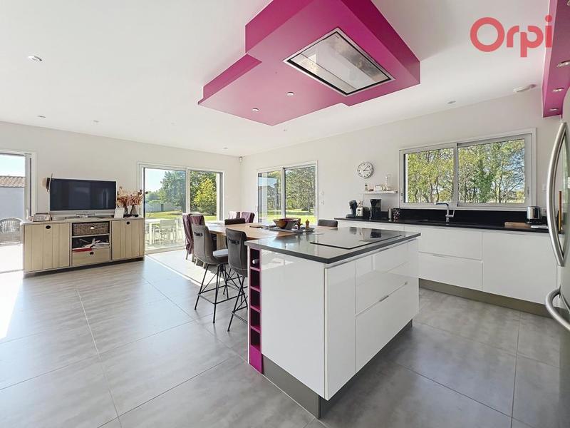 Maison - 230 m² - 6 pièces