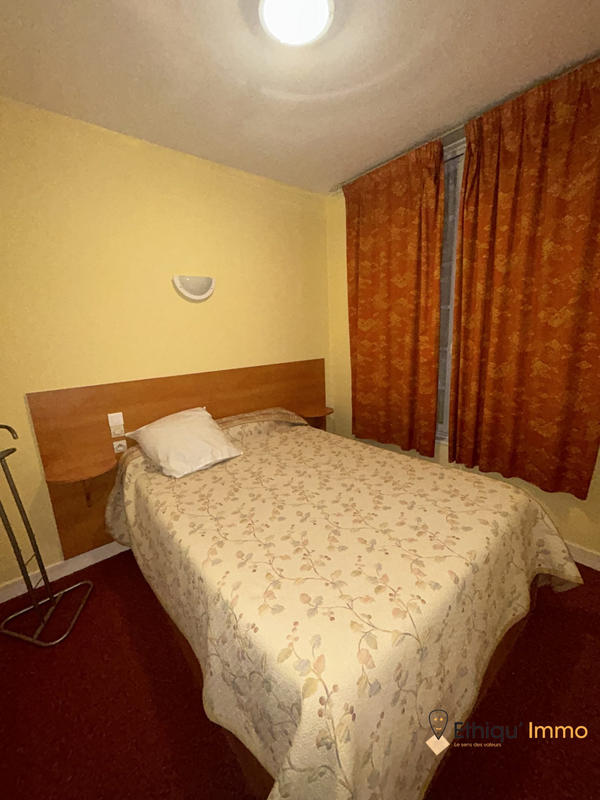 Maison - 700 m² - 17 pièces