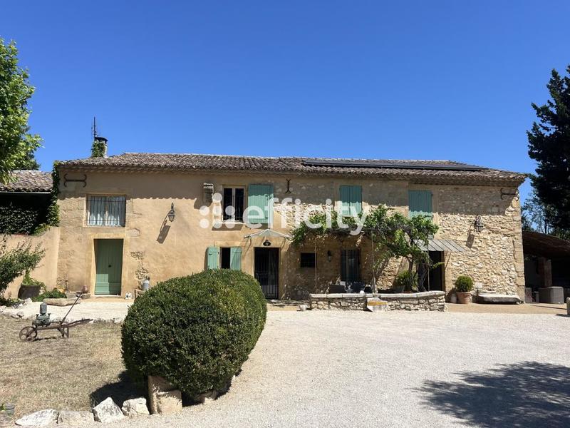 Mas - 300 m² - 10 pièces