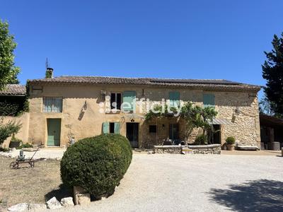 Mas - 300 m² - 10 pièces