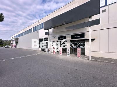 Local commercial - 912 m²