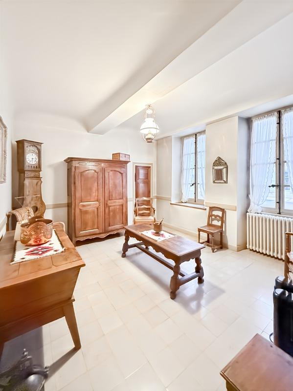 Propriété - 252 m² - 10 pièces
