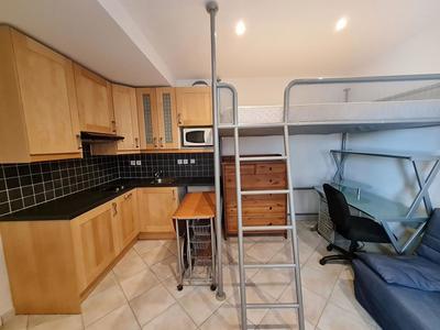 Studio - 15 m² - 1 pièce