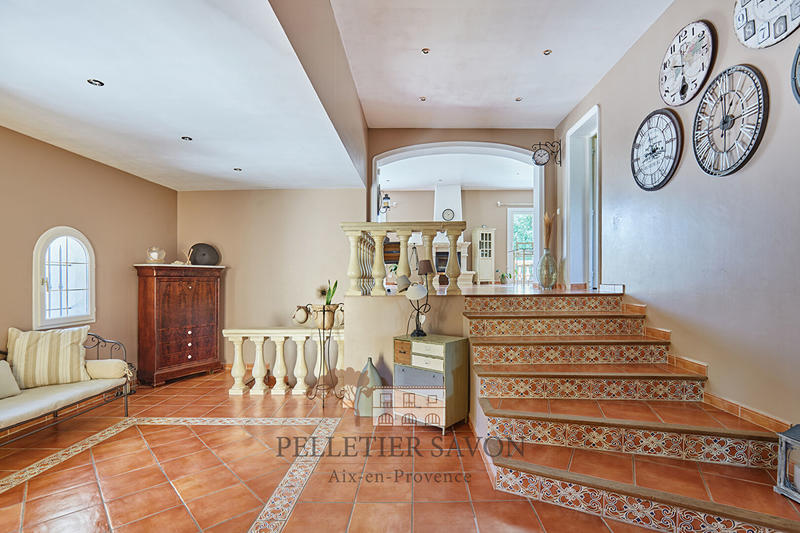 Maison - 220 m² - 7 pièces