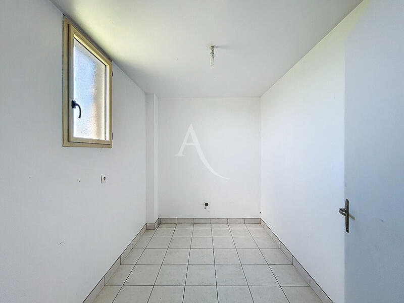 Local d'activité / Entrepôt - 650 m² - 5 pièces