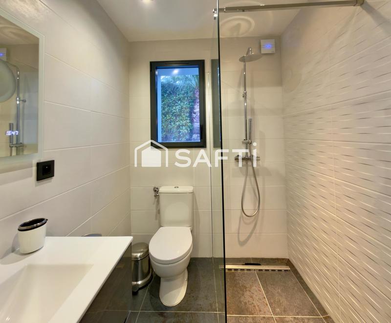 Maison - 345 m² - 9 pièces