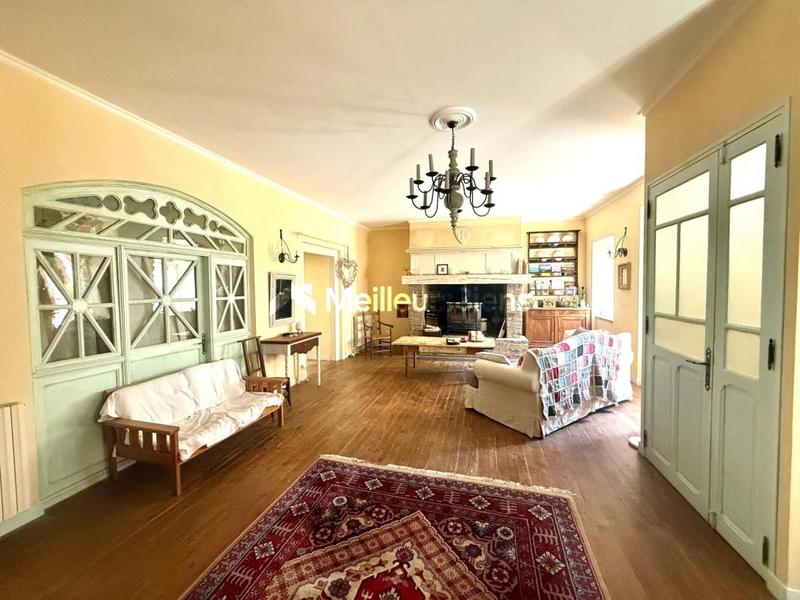 Maison - 180 m² - 8 pièces