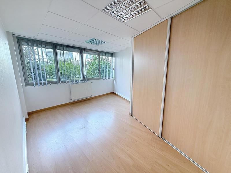 Bureau - 134 m² - 6 pièces