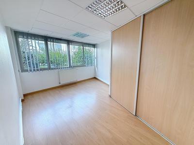 Bureau - 134 m² - 6 pièces