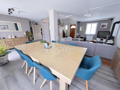 Maison traditionnelle - 162 m² - 6 pièces