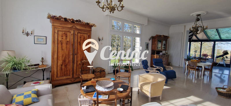 Maison - 303 m² - 7 pièces