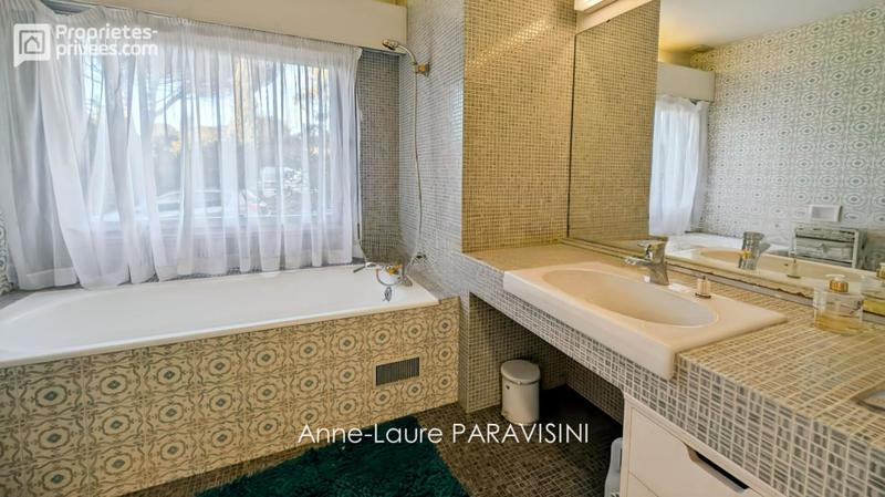 Maison - 205 m² - 5 pièces