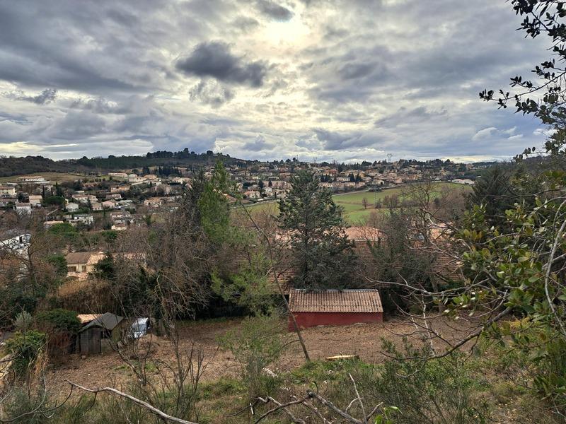 Terrain constructible - 1 821 m²