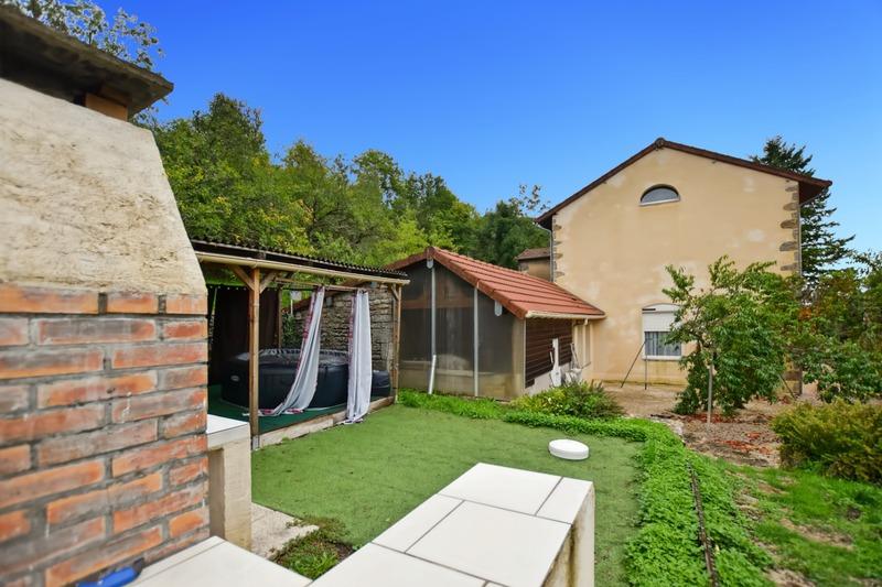 Propriété - 229 m² - 11 pièces