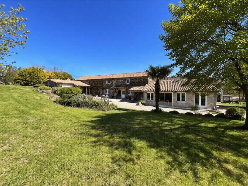 Maison - 205 m² - 8 pièces