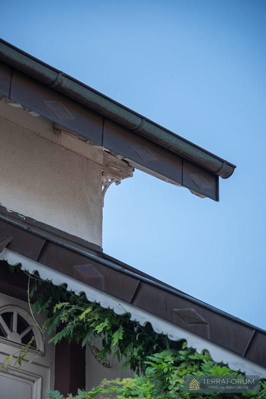 Maison - 280 m² - 10 pièces