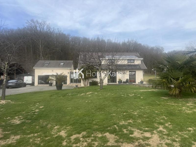 Maison - 280 m² - 9 pièces