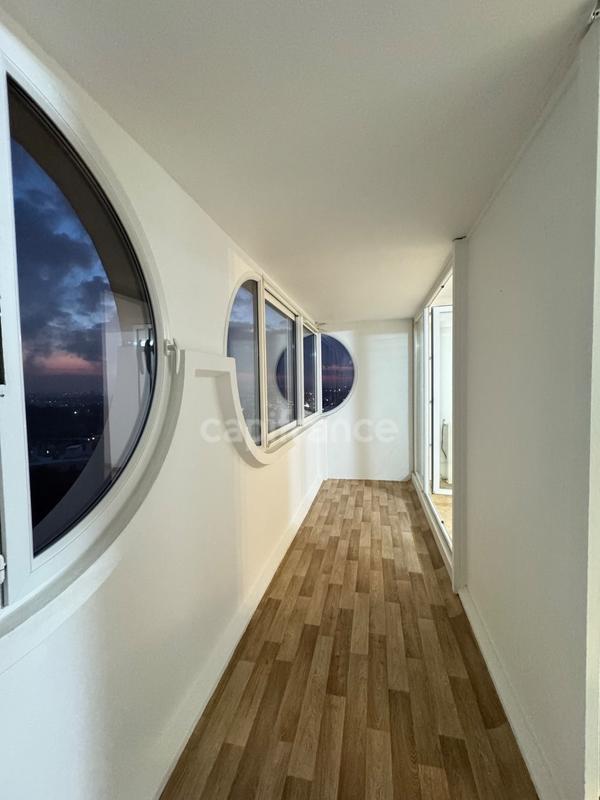 Appartement - 84 m² - 3 pièces