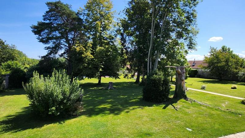 Maison - 320 m² - 11 pièces