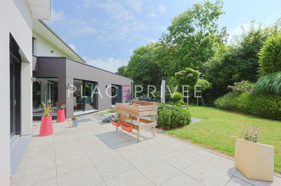 Maison - 390 m² - 8 pièces