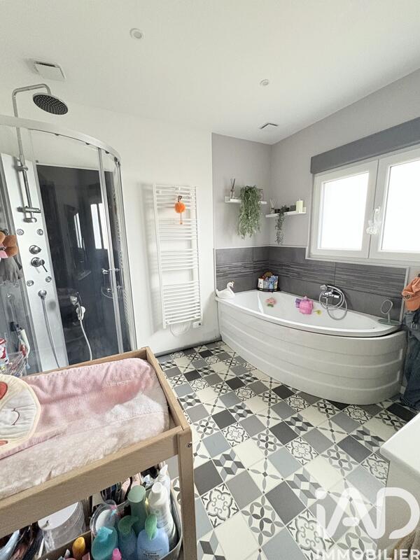 Maison - 95 m² - 5 pièces