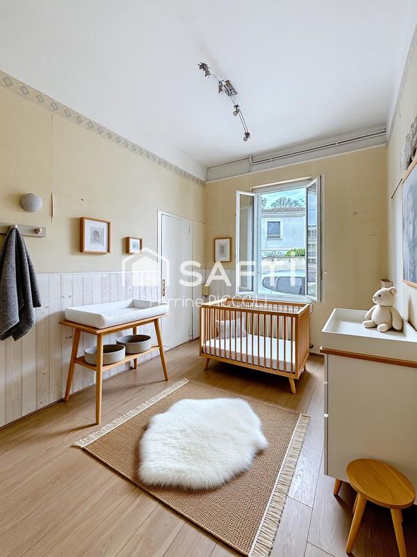 Bureau - 154 m² - 9 pièces