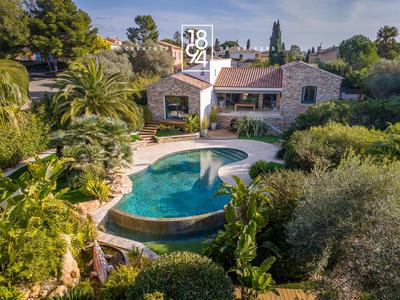 Maison - 180 m² - 5 pièces