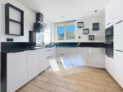 Maison - 180 m² - 6 pièces