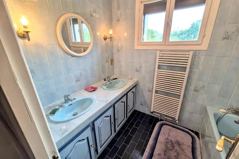 Maison - 460 m² - 14 pièces