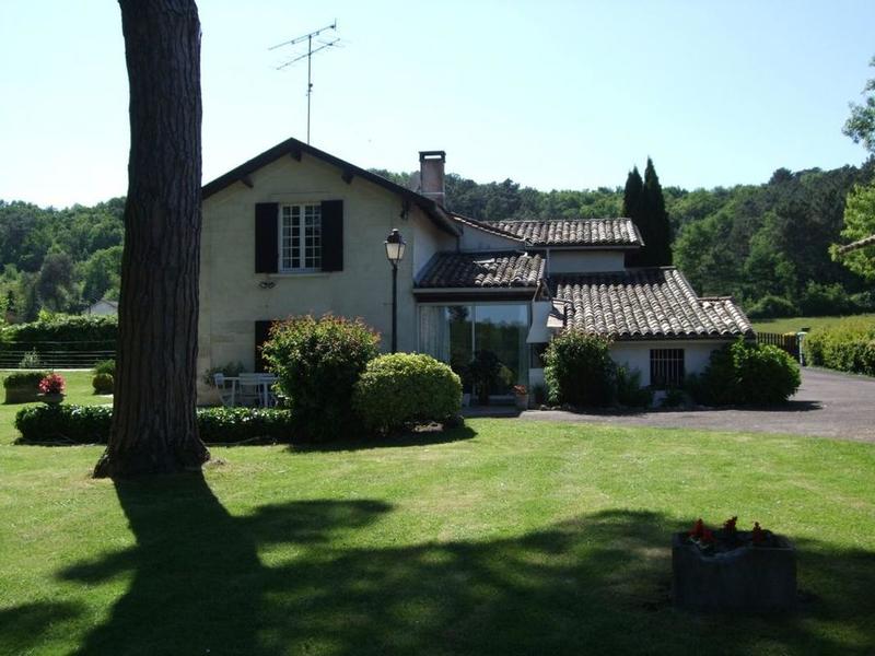 Propriété - 211 m² - 6 pièces