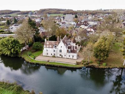 Demeure - 431 m² - 13 pièces