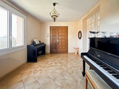 Maison - 200 m² - 7 pièces