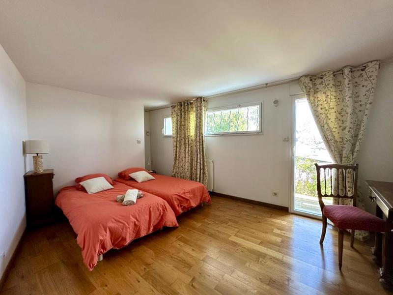 Maison - 170 m² - 9 pièces