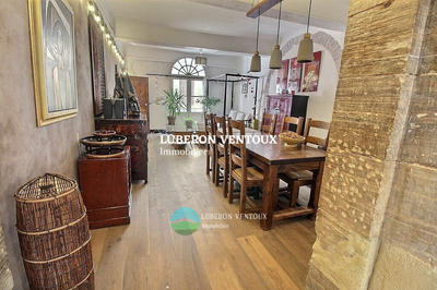 Maison - 230 m² - 8 pièces