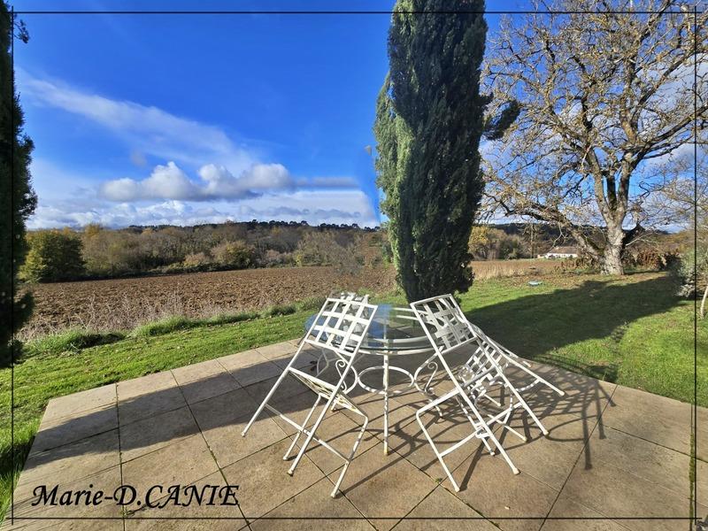 Maison - 480 m² - 10 pièces