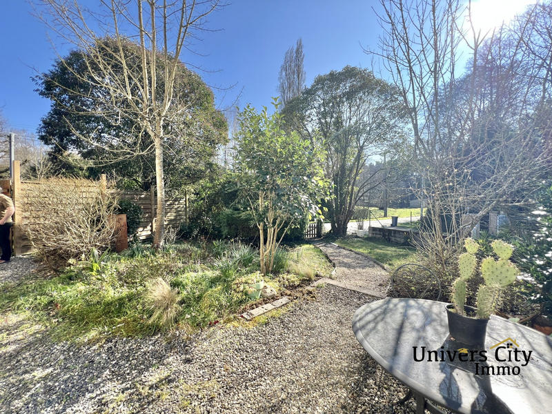 Maison - 181 m² - 8 pièces