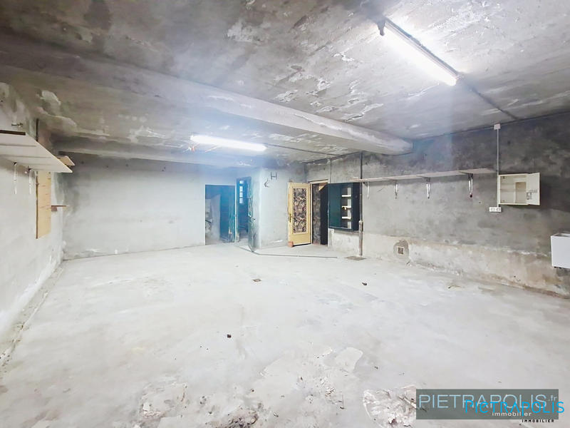 Maison - 242 m² - 8 pièces