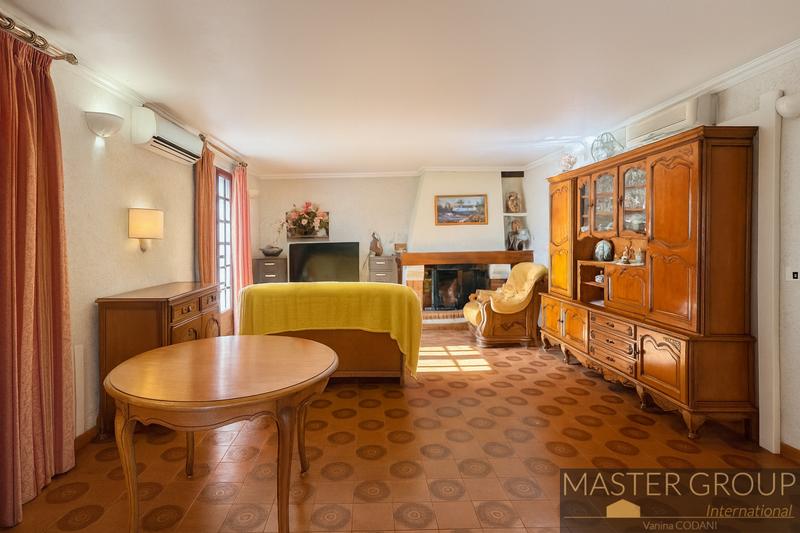 Maison - 208 m² - 9 pièces