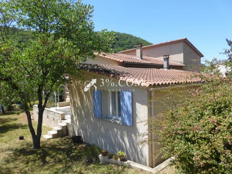 Propriété - 138 m² - 6 pièces