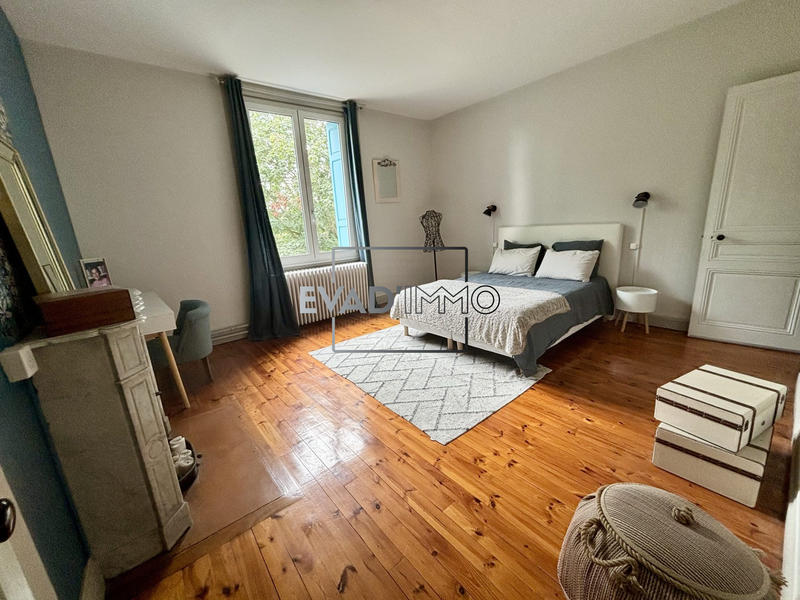 Maison - 325 m² - 10 pièces