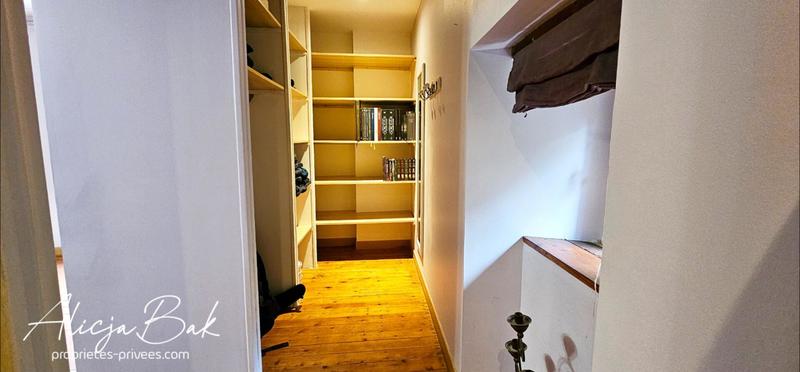 Maison - 255 m² - 12 pièces