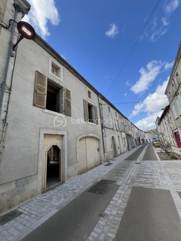 Maison de ville - 195 m² - 1 pièce