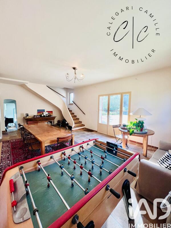 Maison - 265 m² - 10 pièces