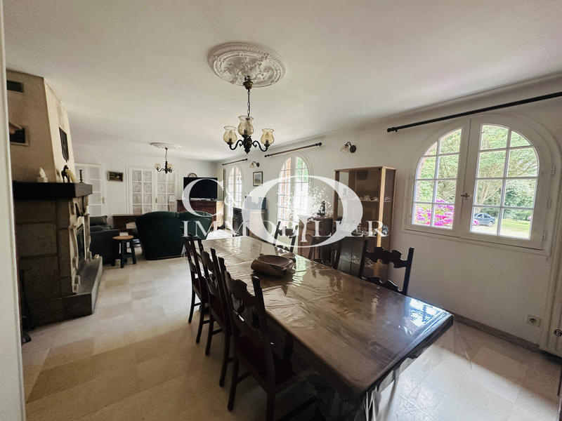 Maison - 364 m² - 6 pièces