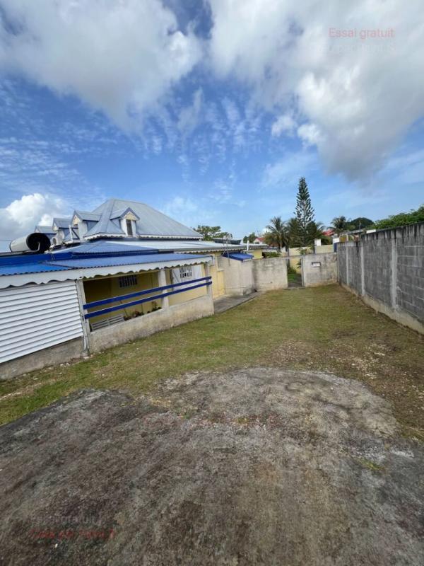 Maison - 334 m² - 12 pièces