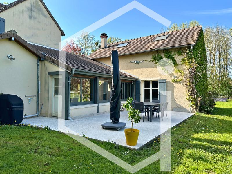 Maison - 240 m² - 9 pièces