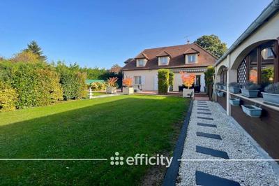 Maison - 250 m² - 9 pièces