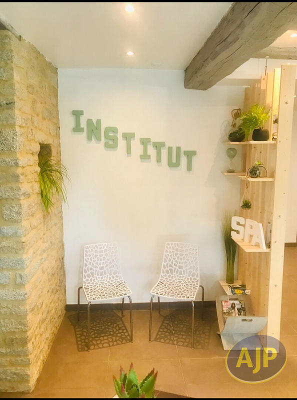 Maison - 220 m² - 12 pièces