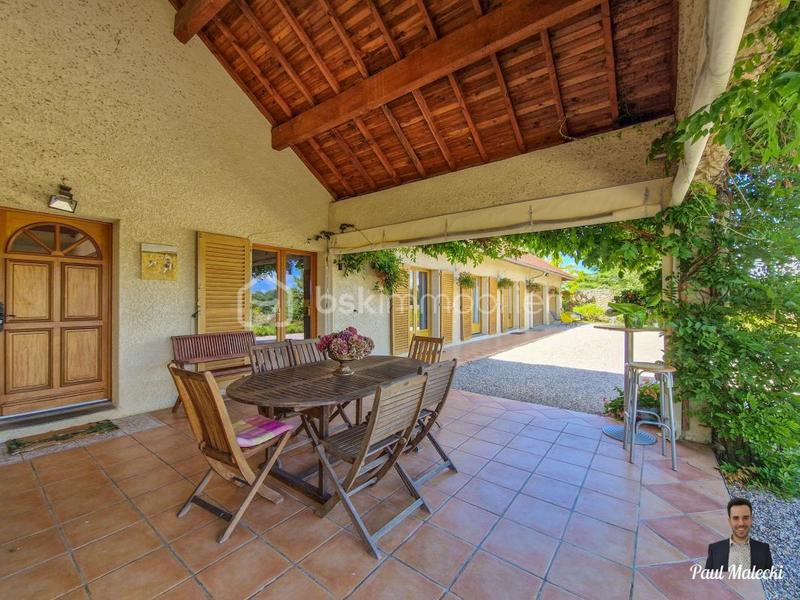 Villa - 295 m² - 9 pièces